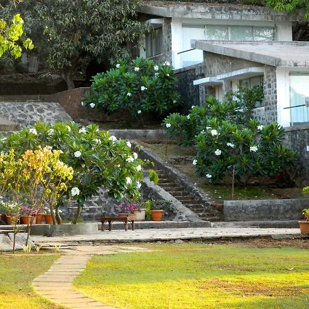 V Resorts Mahua Bagh Murud Nāndgaon Esterno foto