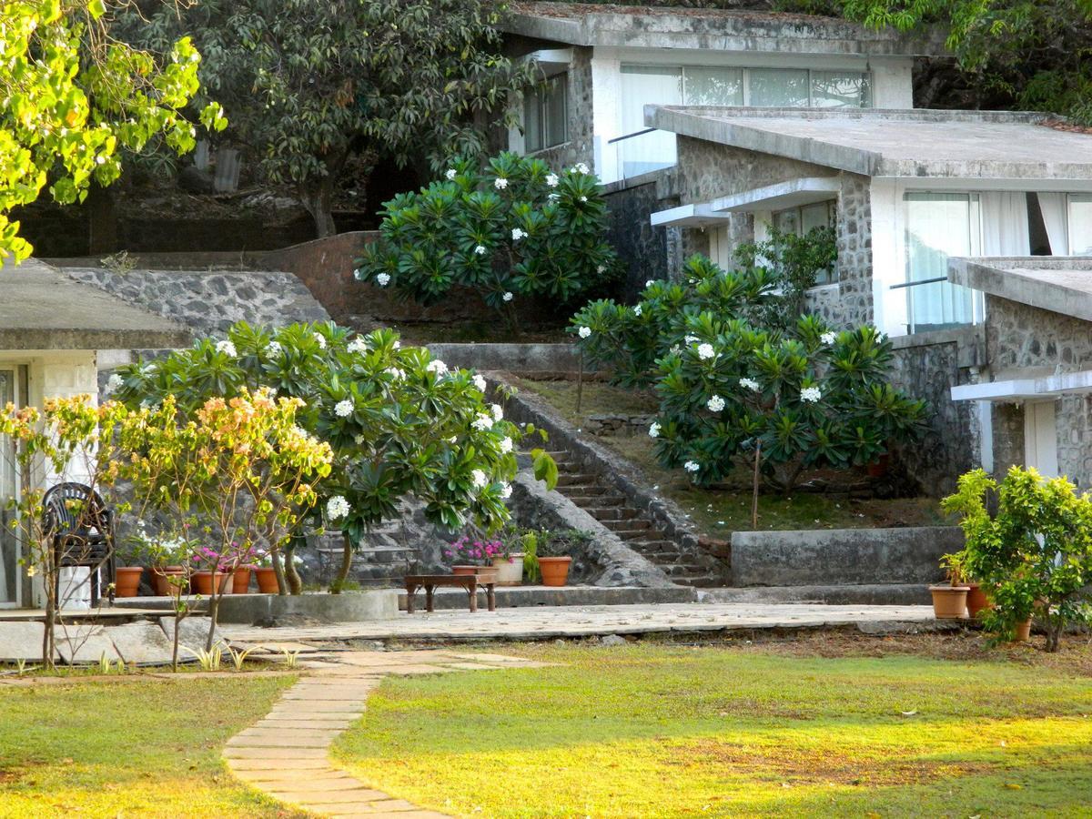V Resorts Mahua Bagh Murud Nāndgaon Esterno foto