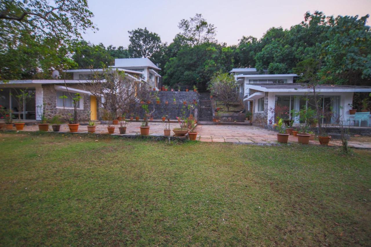V Resorts Mahua Bagh Murud Nāndgaon Esterno foto